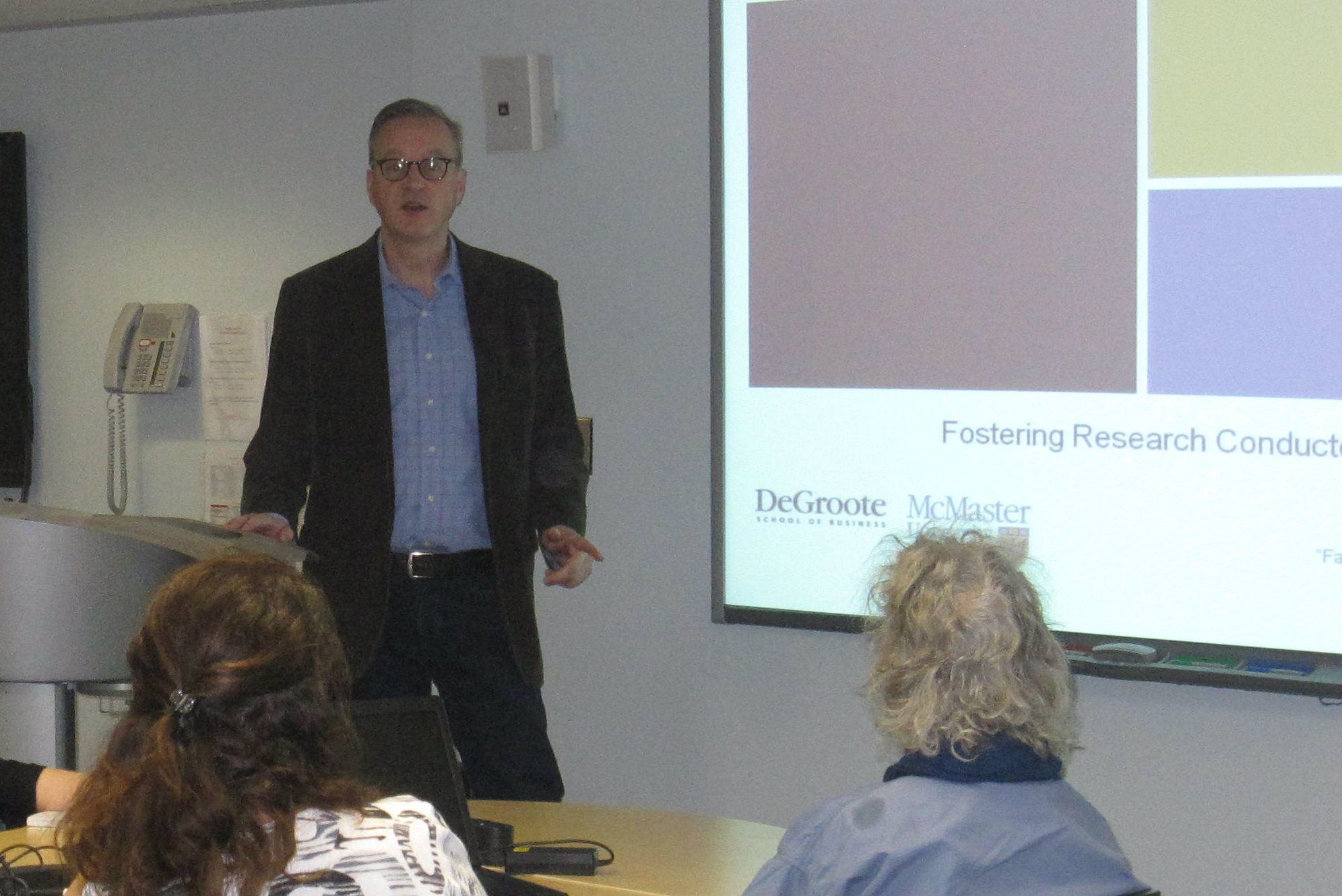 Professor Brian Detlor presenting at the Fostering Research Conducted by Librarians workshop he ran at McMaster University this February.